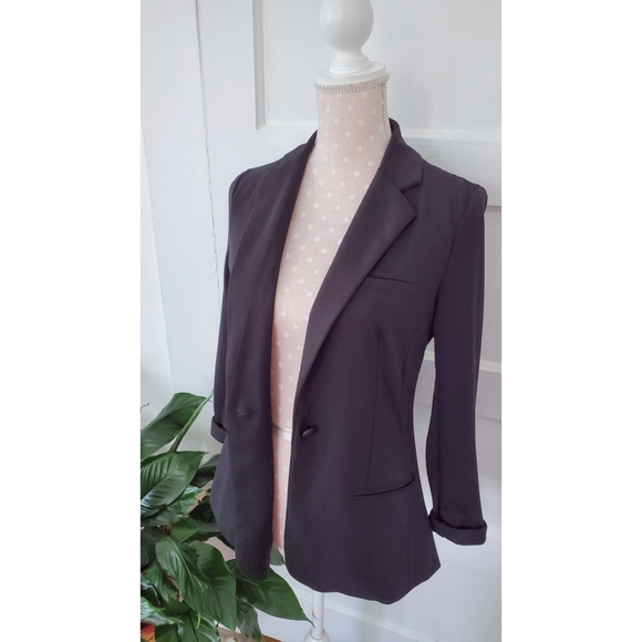 Basic Black Blazer - Picture 3 of 6